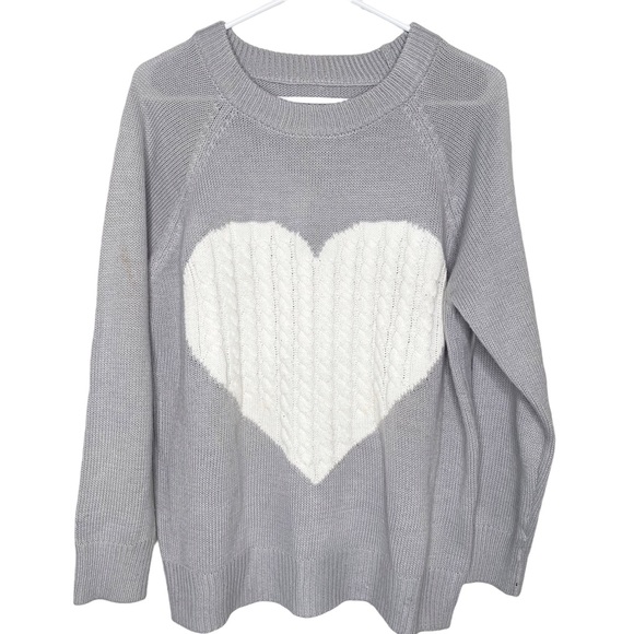 Sweaters - Light Gray Knitted Sweater Heart Design Women’s Medium